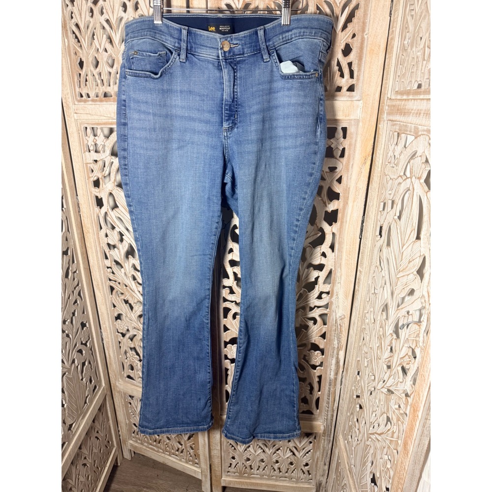 Lee Regular Fit Bootcut Jeans Womens 18 Medium Wash Flex Motion Mid Rise Stretch